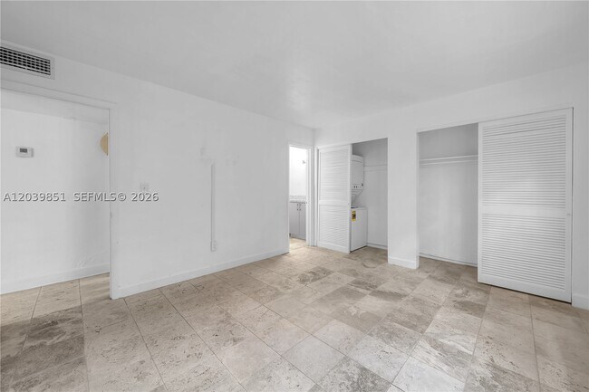 Building Photo - 8650 SW 67th Ave