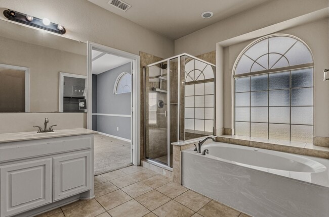 Building Photo - 14020 Sparrow Hill Dr