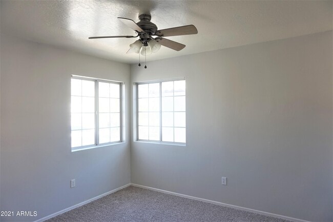 Building Photo - 1319 E Cathedral Rock Dr