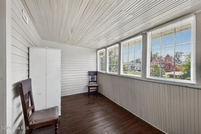 Building Photo - Ideal for Medical Professionals & Students – Spacious 5BR Near Downtown