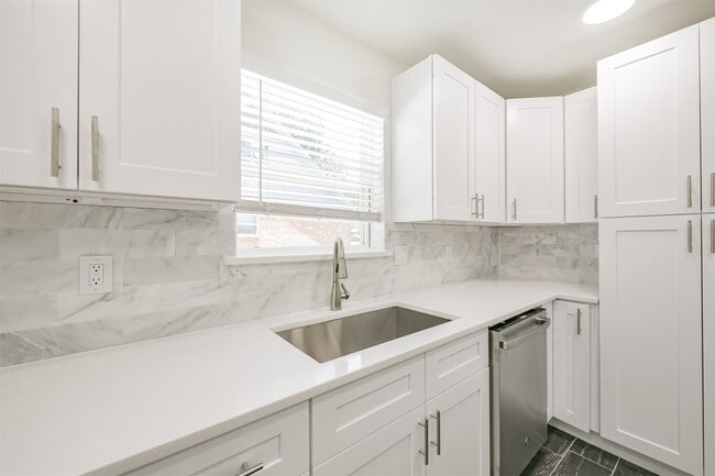 Building Photo - 19507 Spoonwood Dr