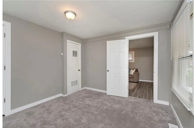 Building Photo - 241 S Temple Ave