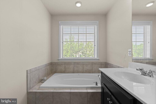 Building Photo - 858 Nancy Lynn Ln