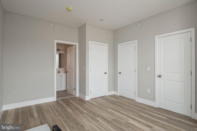 Building Photo - 2009 N Darien St