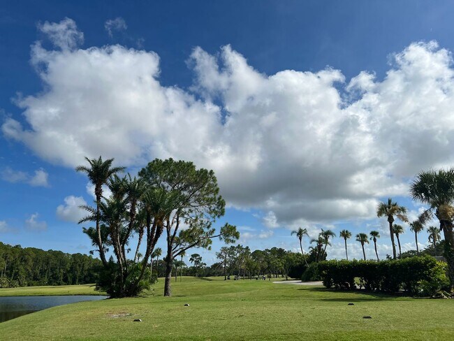 Building Photo - Golf Course Home on Seven Springs Golf and Country Club