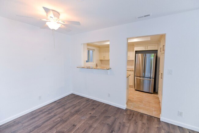 Building Photo - 257 Avenida Victoria