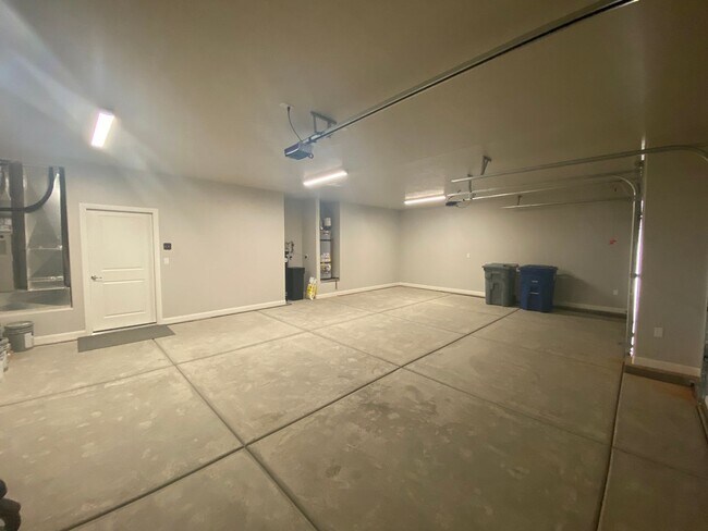 Building Photo - Beautiful home in the Ledges
