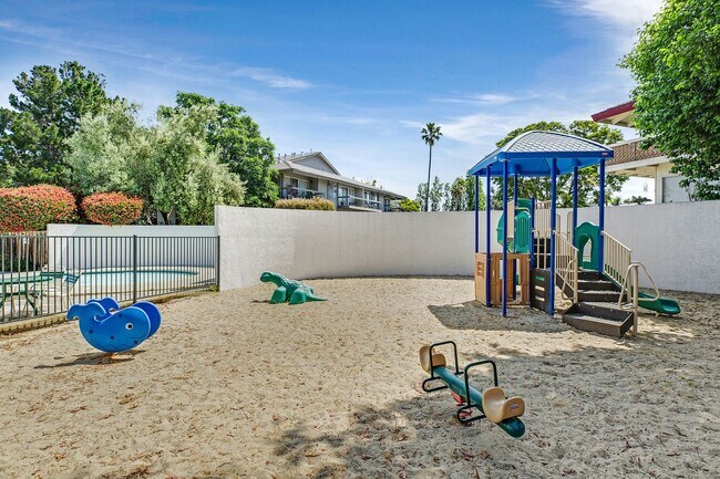 Building Photo - Bright and modern one bedroom one bathroom...