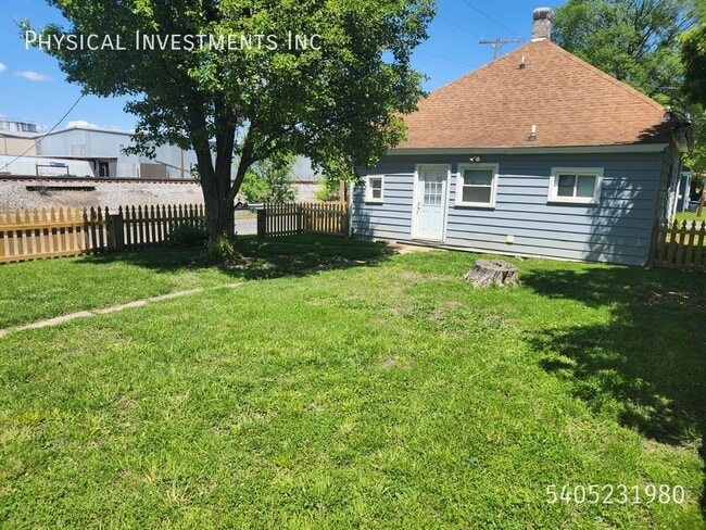 Building Photo - 1 17th St SE