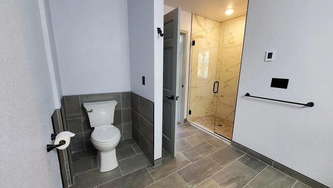 Building Photo - 4 Bedroom Single Family Home