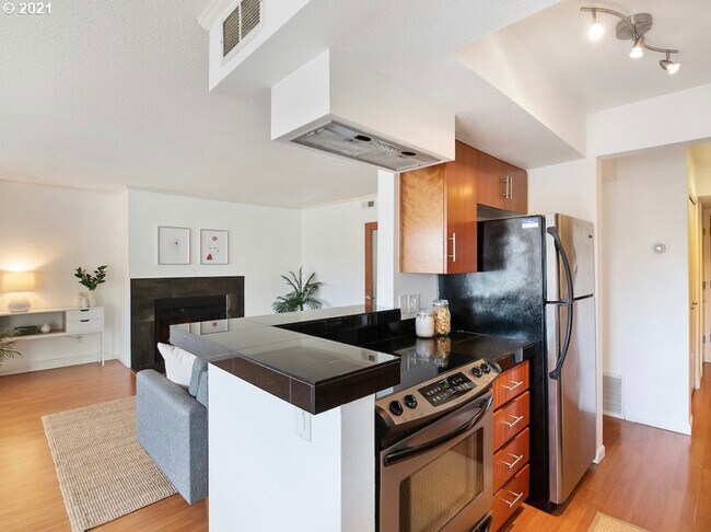 Building Photo - 6600 SE Division St