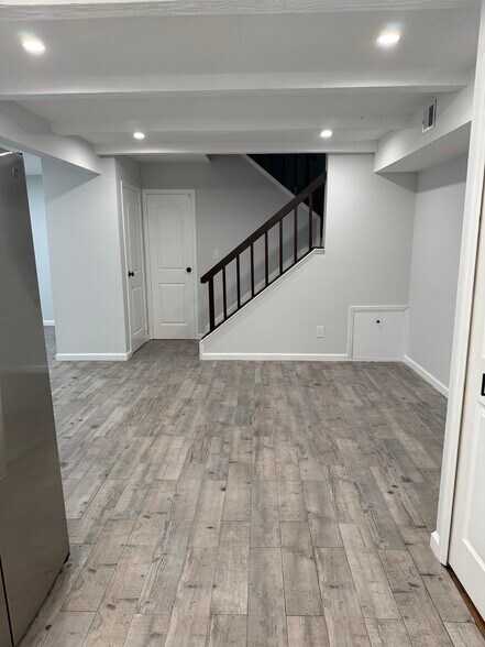 Building Photo - 203 Springmeadow Dr