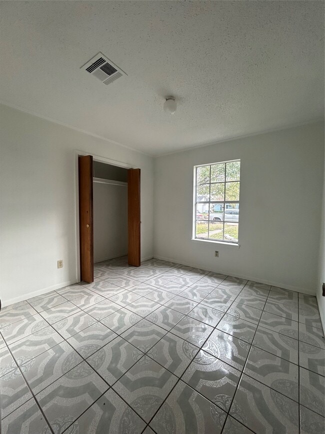 Building Photo - 1710 N Avenue H