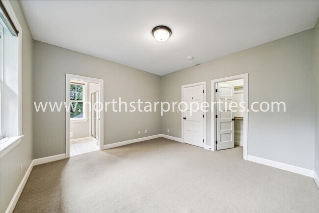 Building Photo - New Exquisitely Designed Dream Home in Lake Oswego.