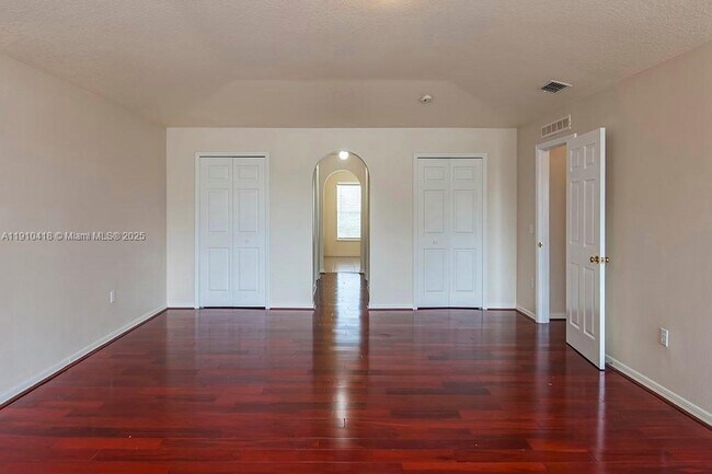 Building Photo - 6057 Ridge Lake Cir