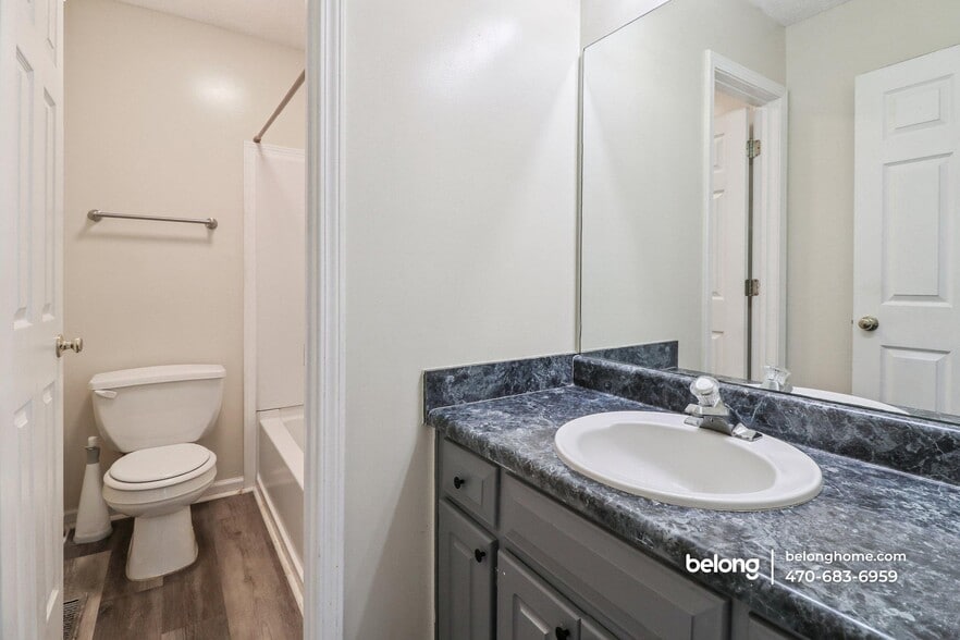 Building Photo - 8078 Woodlake Dr