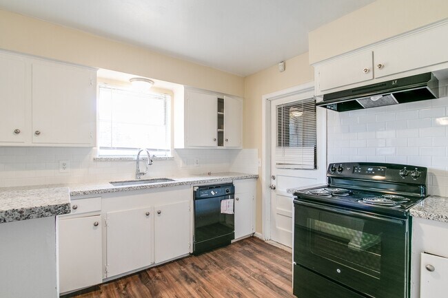 Building Photo - 5755 Oakham St
