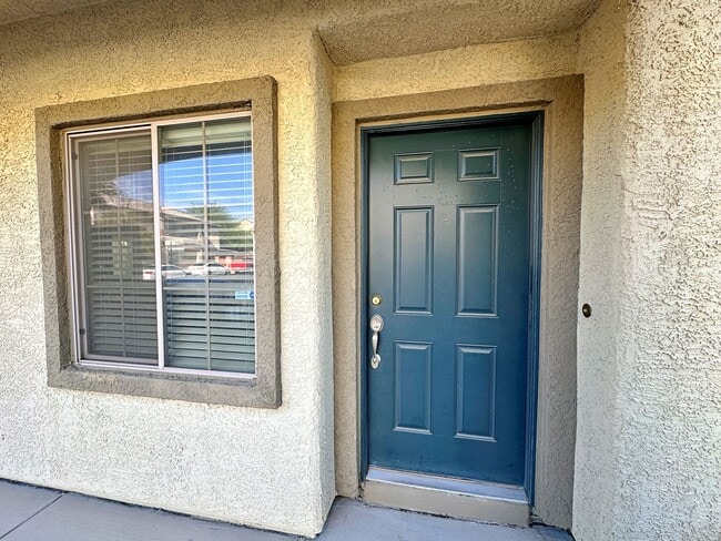 Building Photo - 3 BEDROOM + LOFT HOME IN GATED COMMUNITY I...