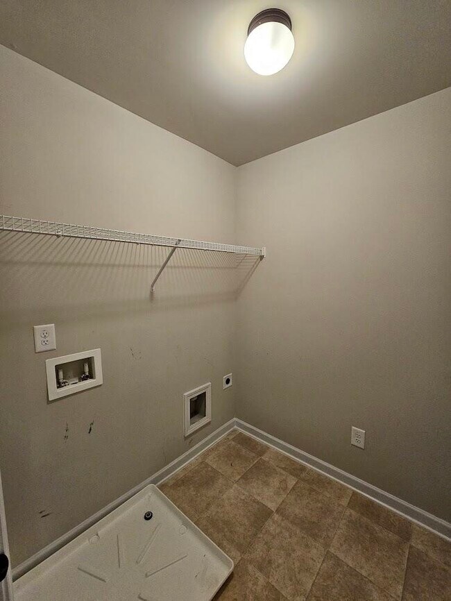 Building Photo - 6060 Oak Bend Ct