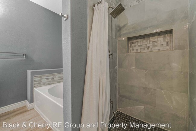 Building Photo - 2 br, 2 bath House - 5650 E Sahara Ave #2008