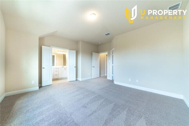 Building Photo - Luxary & Energy Saving TownHome,
