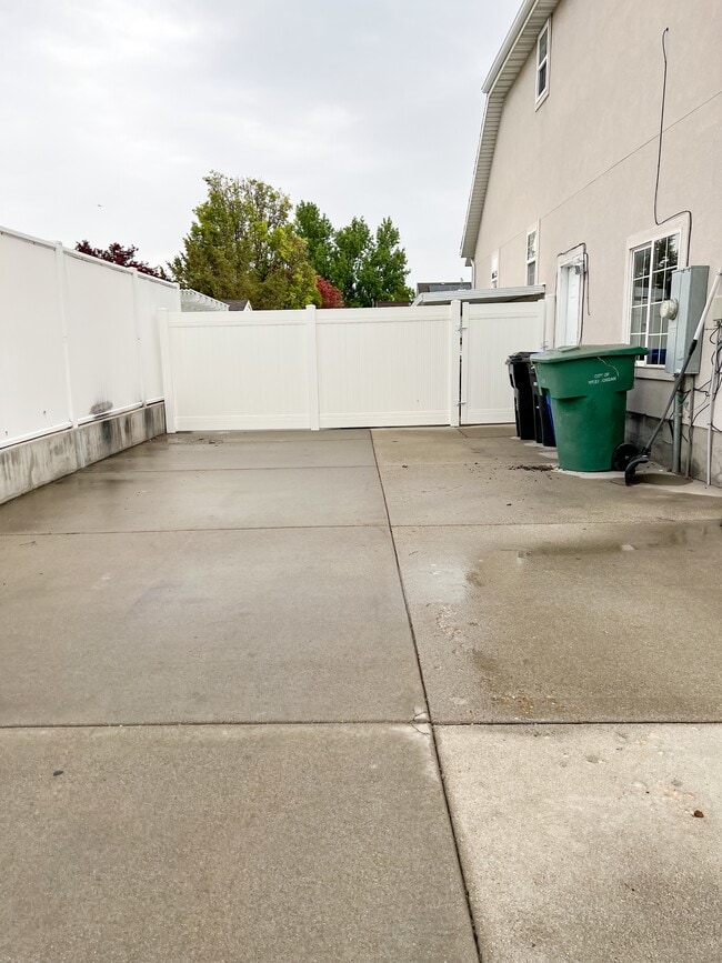 Building Photo - 1528 W 7270 S