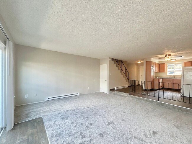 Building Photo - Charming 2 Bed, 1 Bath Canby Townhouse-Style Duplex!