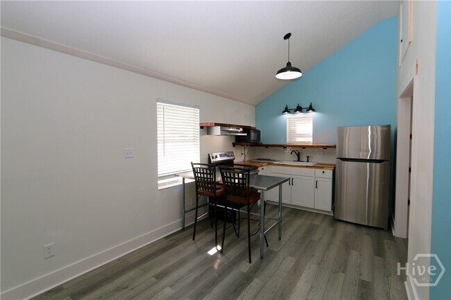 Building Photo - 201 Lovell Ave