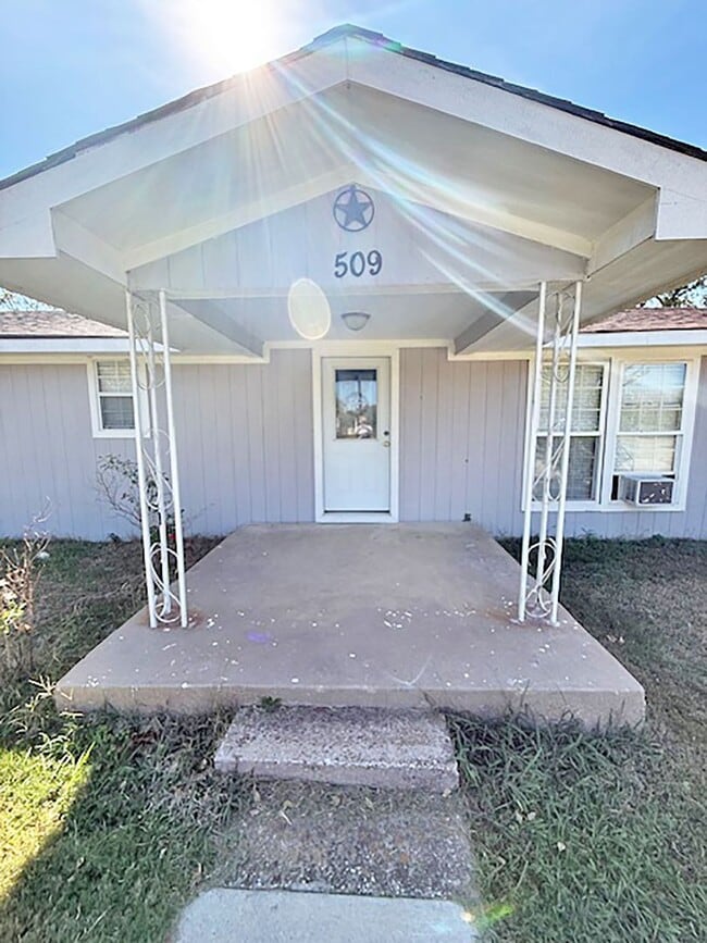 Building Photo - Nice 3 Bdrm 1 Bath Home in Gunter Texas