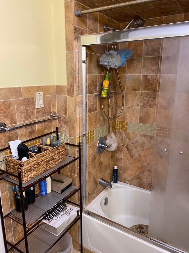 Building Photo - 32 Duer Pl