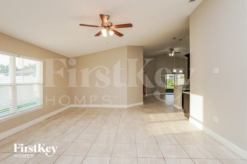 Building Photo - 368 Camellia Ct