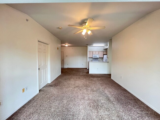 Building Photo - Awesome apartment at Cypress fairway!