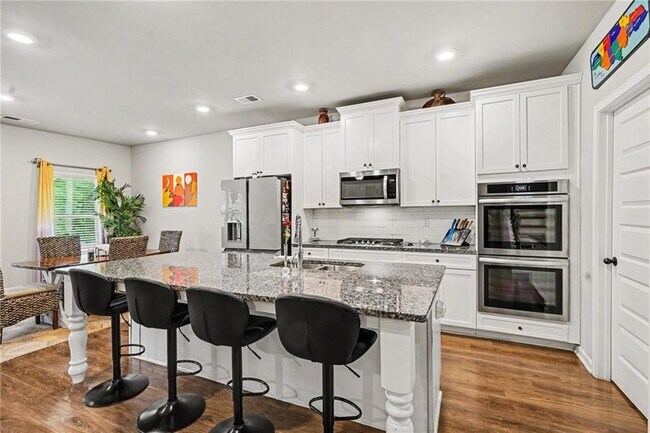 Building Photo - 521 Redchurch Dr