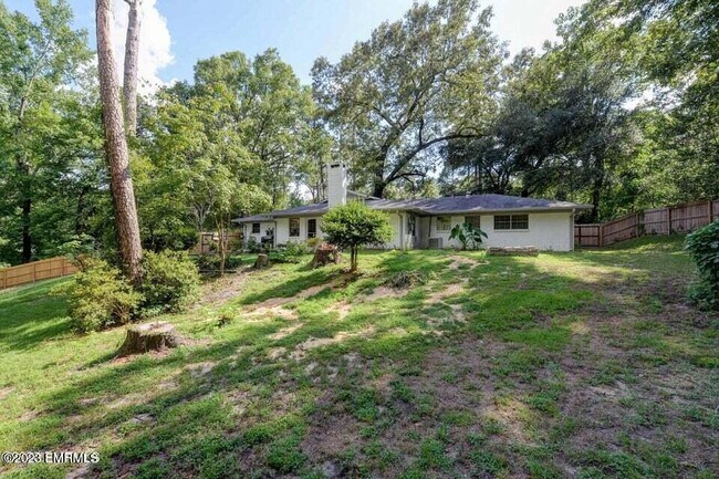 Building Photo - 108 Frances Ave