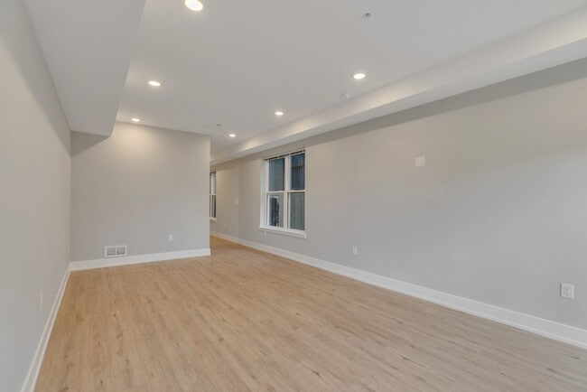 Building Photo - 937 N 29th St