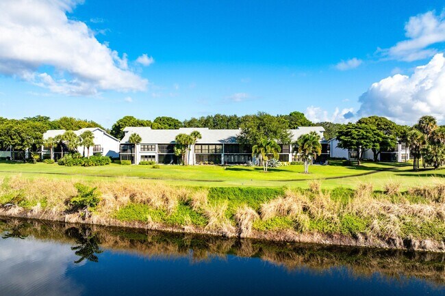 Building Photo - 5054 Golfview Ct