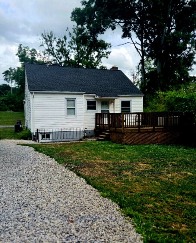 Building Photo - 2 Bdrm/ 1 Bath Cottage w/hardwood floors Kingsport, TN