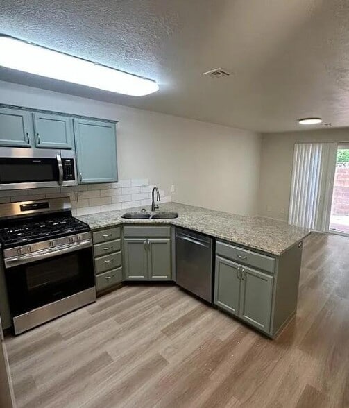 Building Photo - 1004 W 180 S