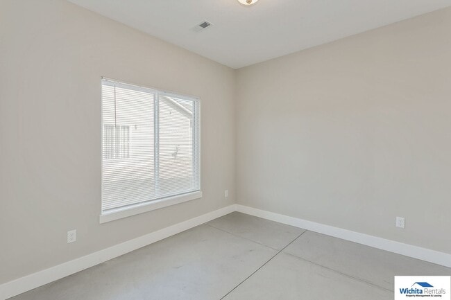 Building Photo - Mulvane duplex