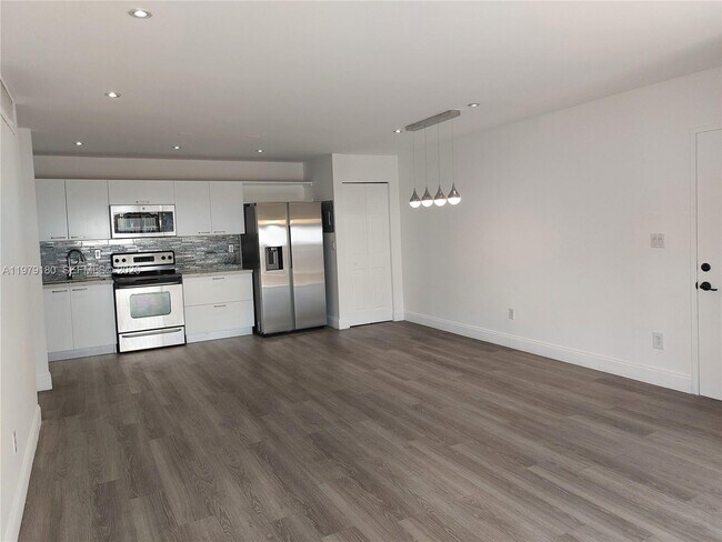 Building Photo - 4410 NW 79th Ave