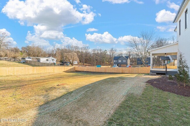 Building Photo - 7826 S Northshore Dr