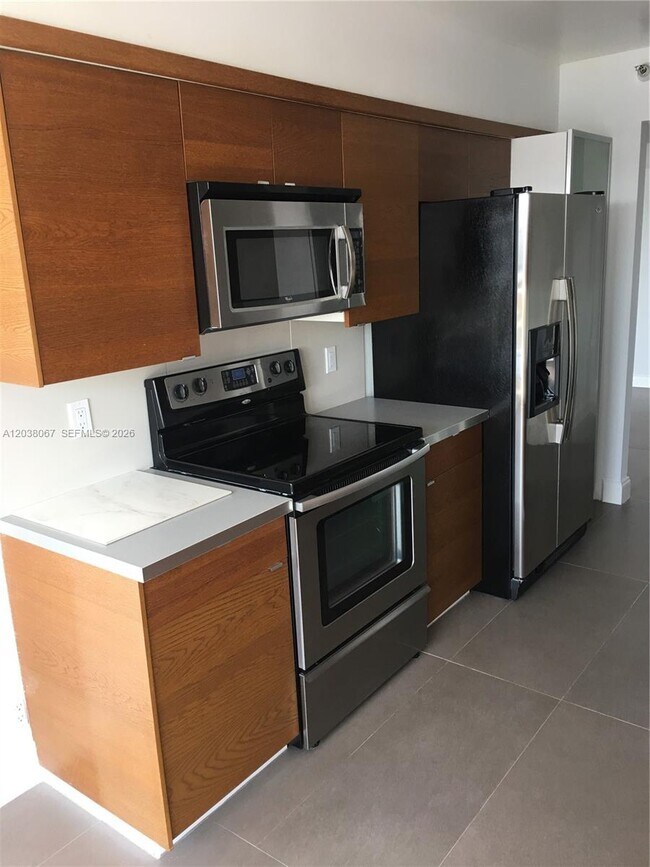 Building Photo - 3640 Yacht Club Dr