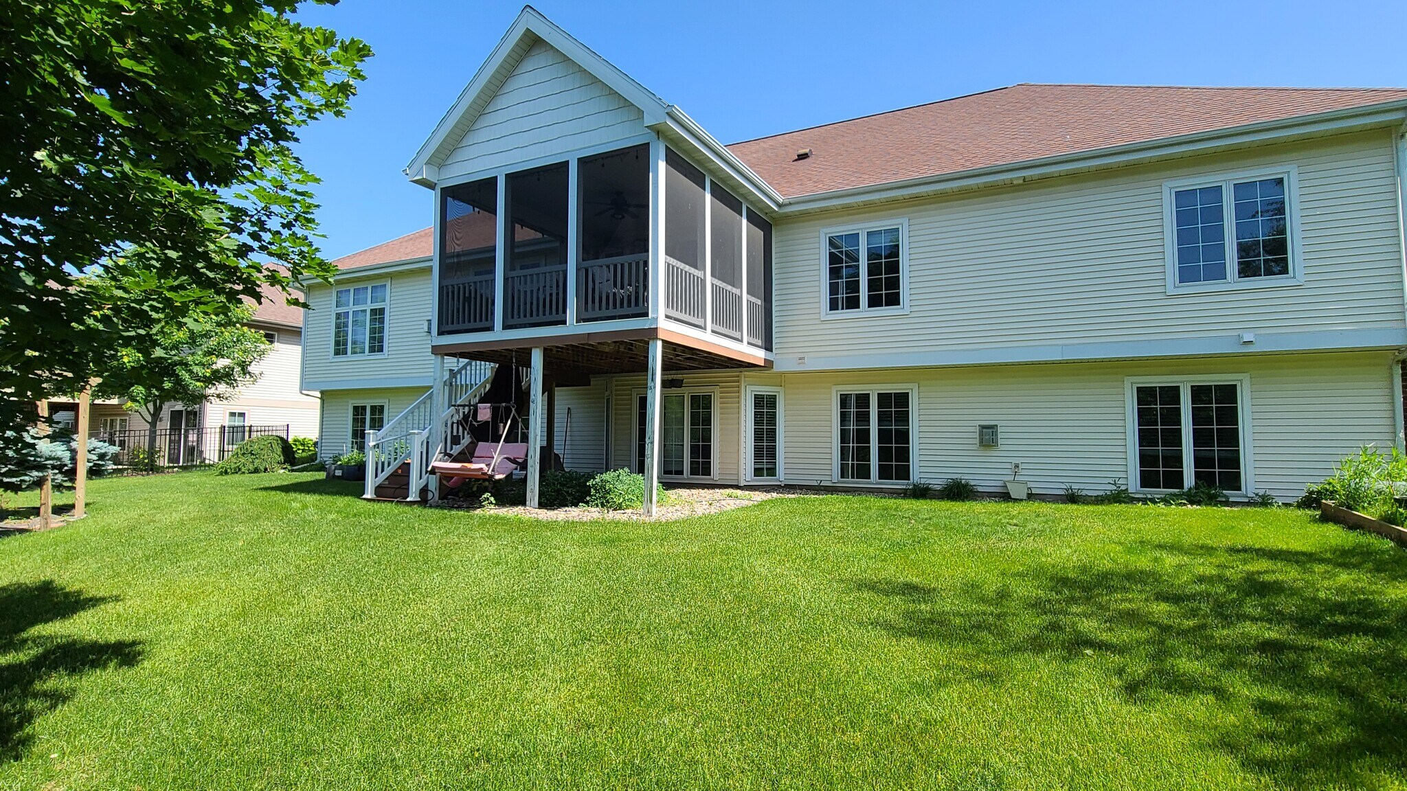 Building Photo - 2116 Peaceful Valley Pky