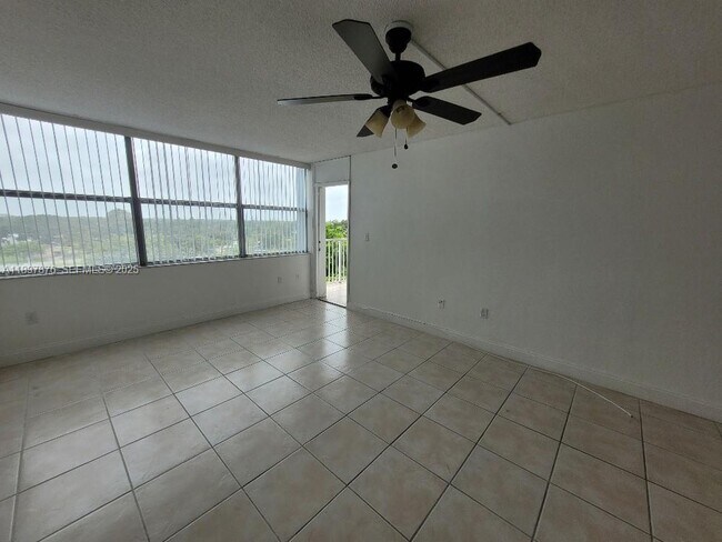 Building Photo - 1200 NE Miami Gardens Dr