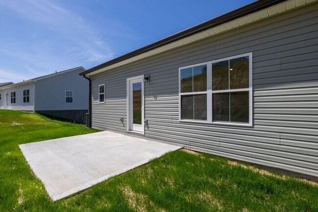 Building Photo - Stunning 4-Bed, 3-Bath Home with 2-Car Garage- ONE MONTH FREE RENT Move-In Special!