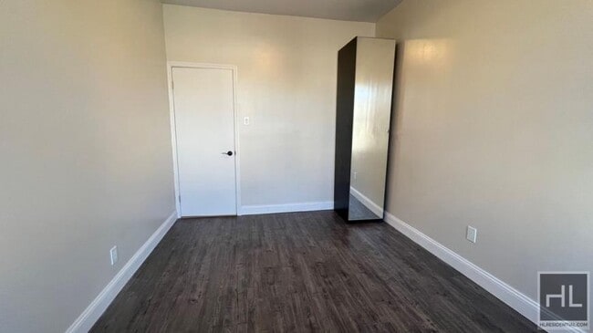 Building Photo - 4 bedroom in BROOKLYN NY 11218