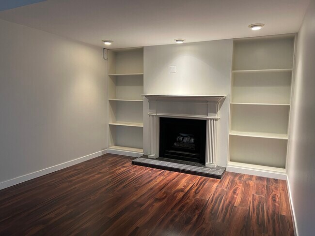 Building Photo - 1168 S Foothill Dr