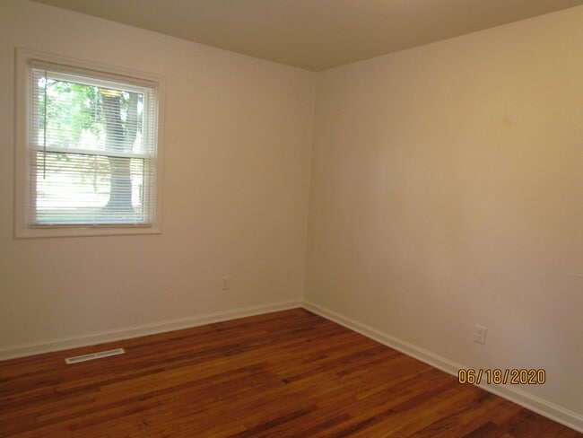 Building Photo - Roommate Needed for 3 Bed Home Close to Bo...