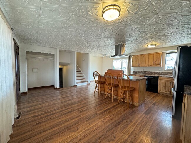 Building Photo - Cute 3 Bedroom house in Windsor