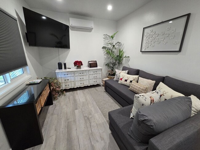 Building Photo - Fully furnished, modern ADU with fully-equipped kitchen shared garden.